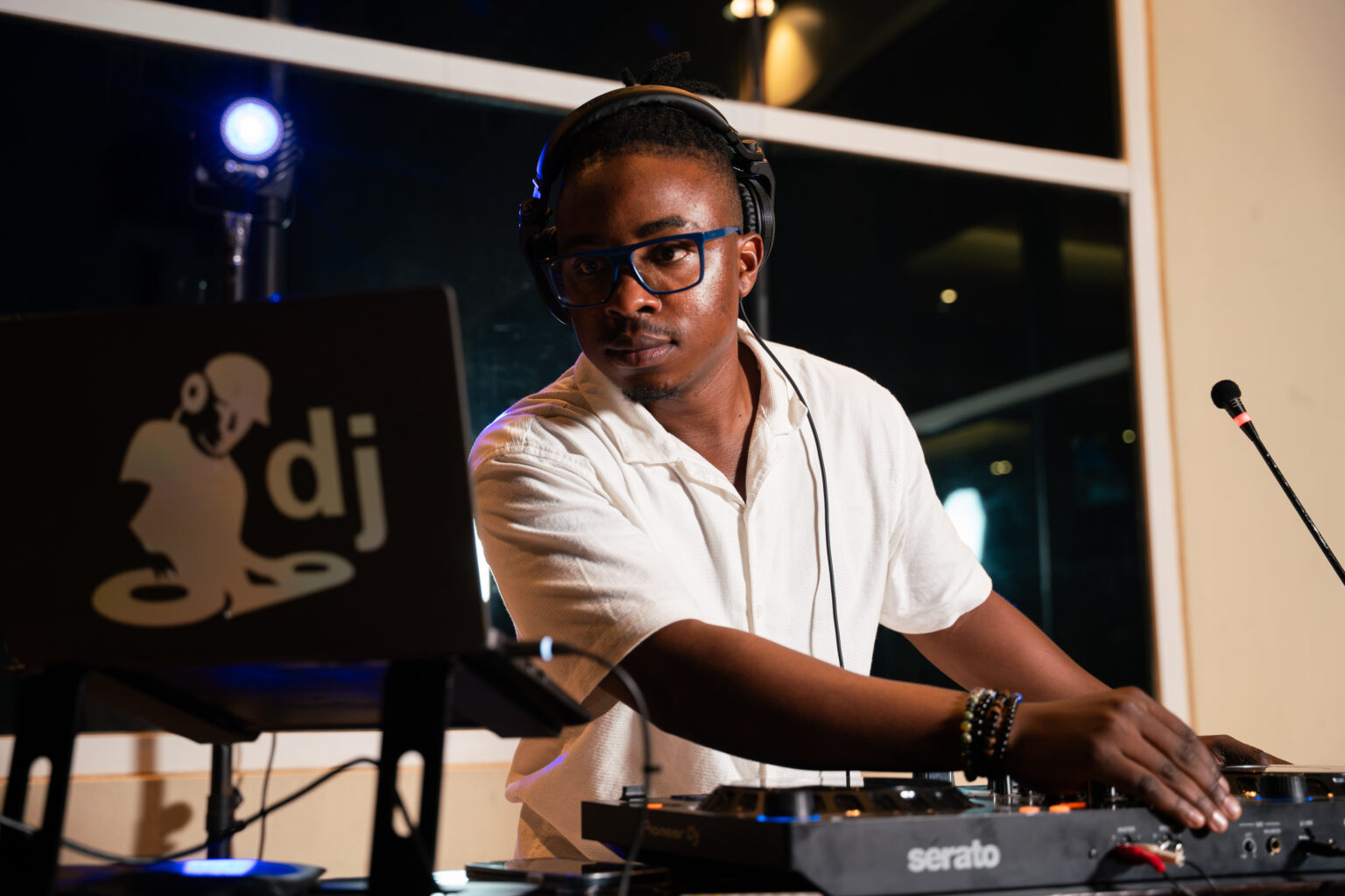 Live DJ at La Med Bar – Radisson Resort Ras Al Khaimah Marjan Island!